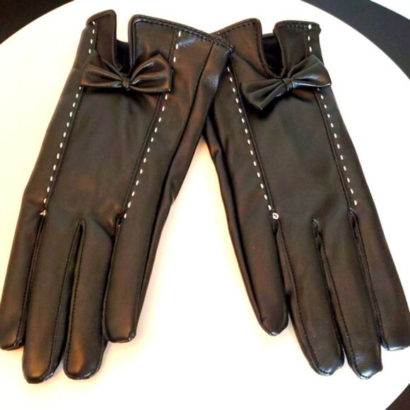 SALE Black Vegan Leather Winter Gloves Feminine Bow Design - Picture 3 of 7